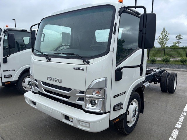 2025 Isuzu NRR Cab and Chassis - image 2